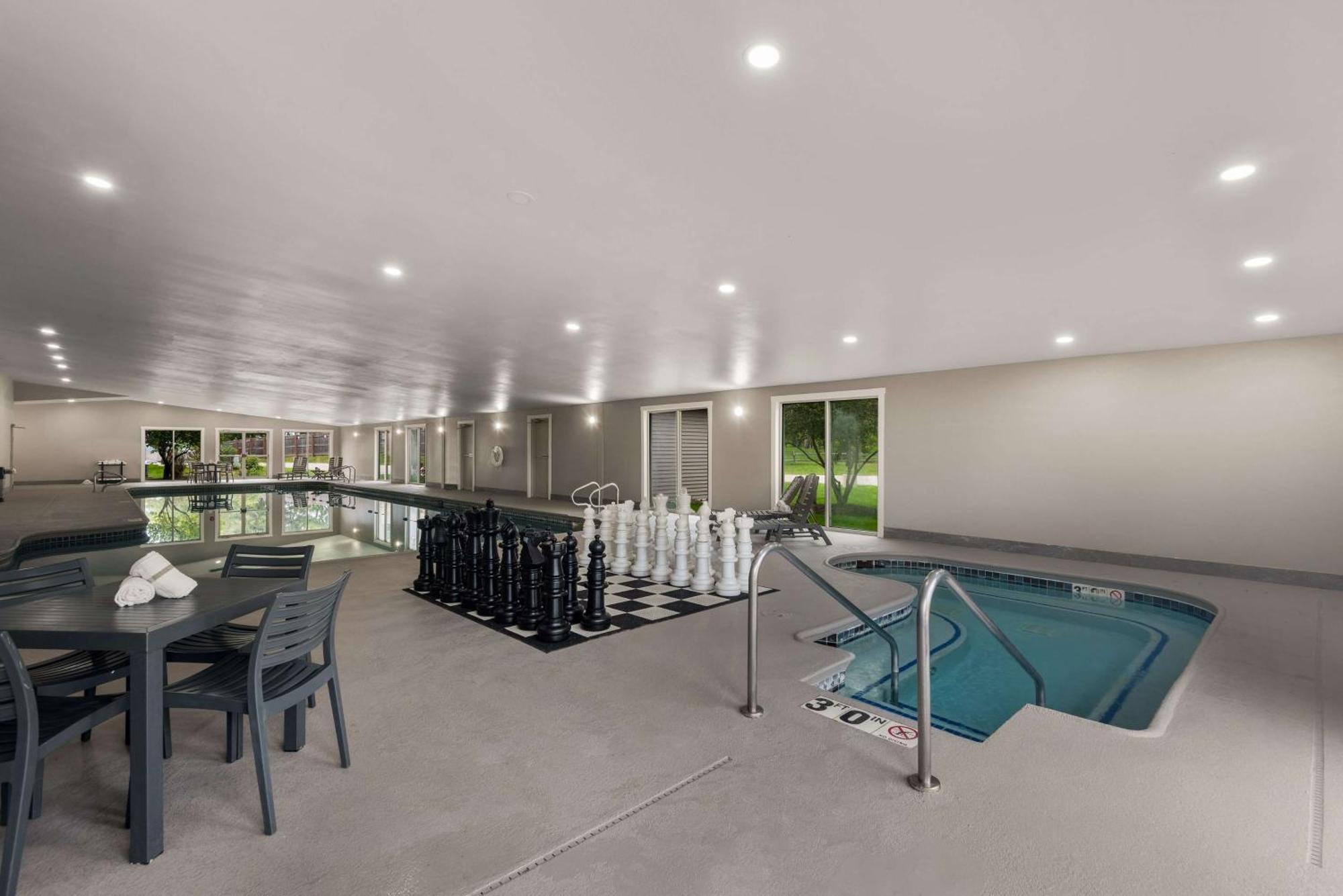 Wyndham Garden Galena Hotel & Day Spa Exterior photo