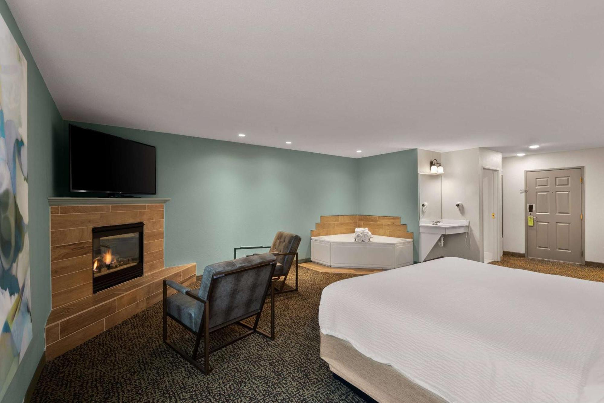 Wyndham Garden Galena Hotel & Day Spa Exterior photo