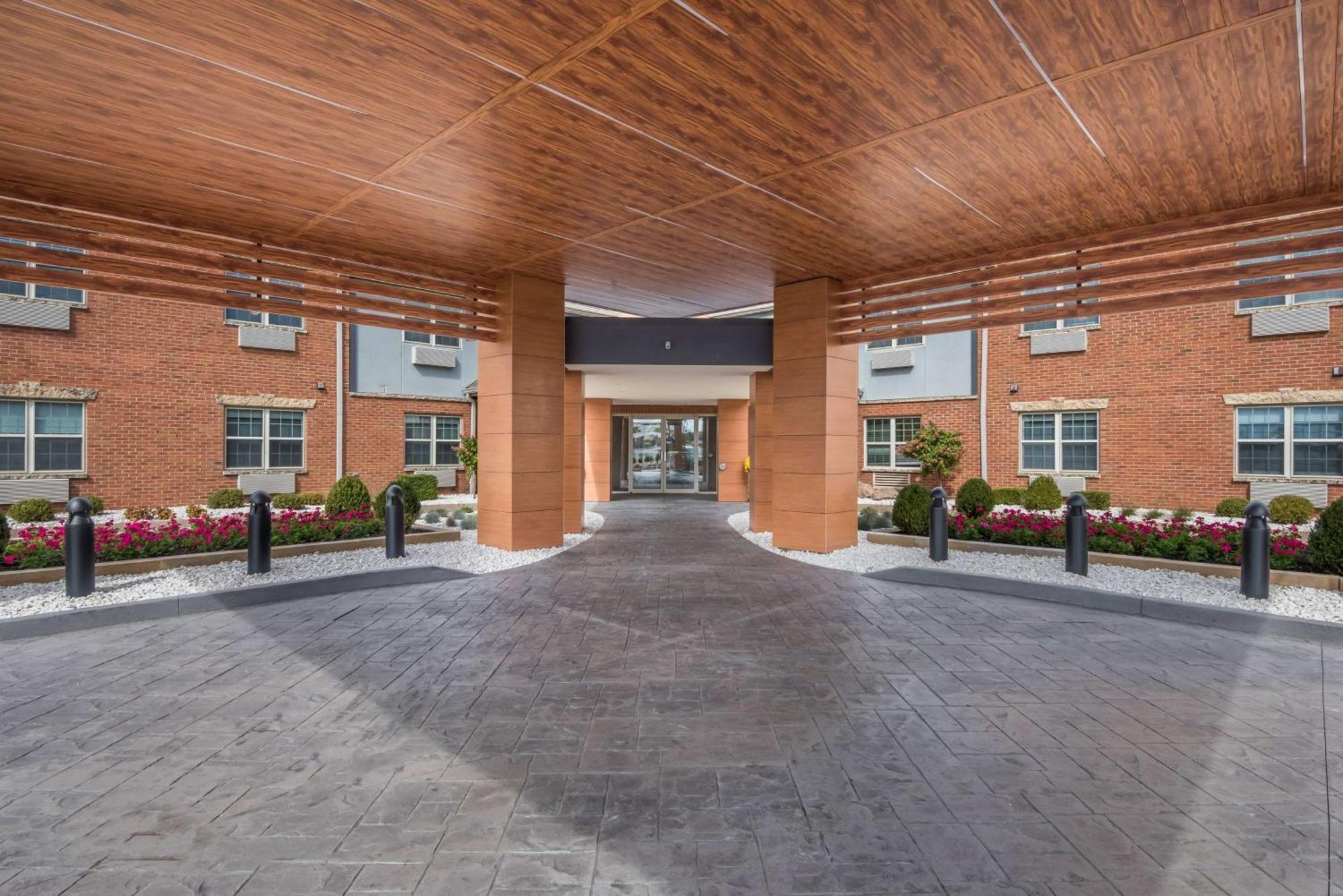 Wyndham Garden Galena Hotel & Day Spa Exterior photo
